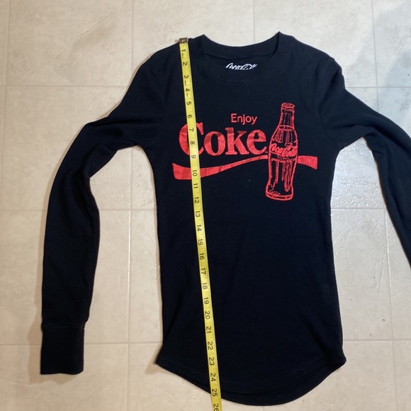 Coke Logo Thermal🔥 Black with Shimmering RED COKE Logo! Junior Size med - Picture 10 of 10